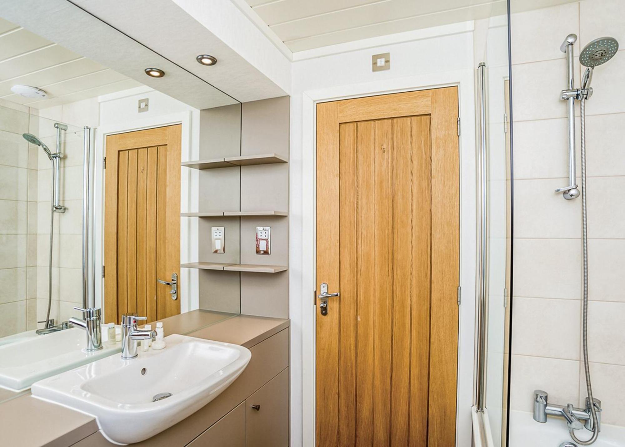 Woodside Coastal Retreat Hotel Fishbourne  Room photo